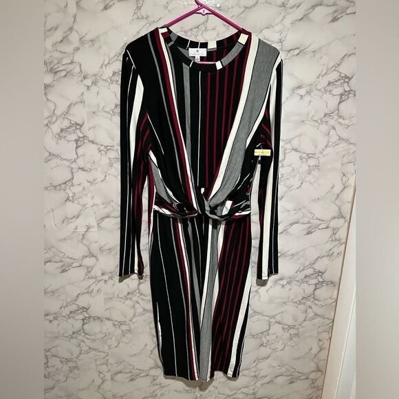 Socialite Front Twist Dress - Picture 2 of 5